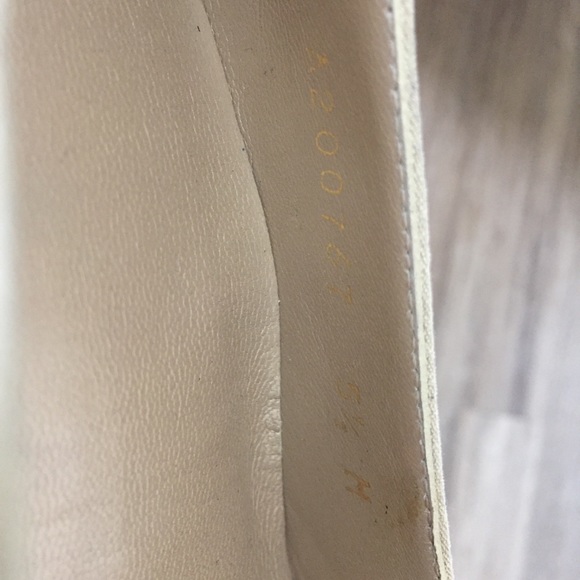 Stuart Weitzman Gold Kitten/Low Block Heel 5.5 - Picture 5 of 7